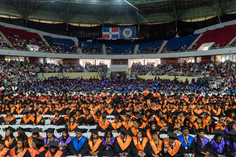 Del total de graduandos, 62 cursaron estudios en el recinto Santo Domingo Oeste.