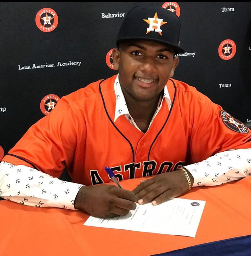 Con solo 16 años, el pelotero de los Houston vio convertido e realiidad aquel sueño por el que se esforzó durante toda su vida.