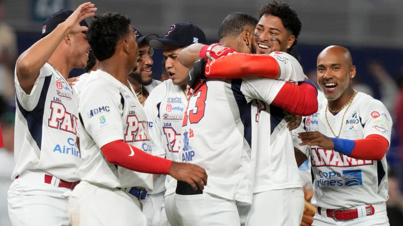 Jugadores de Panamá celebran victoria ante México