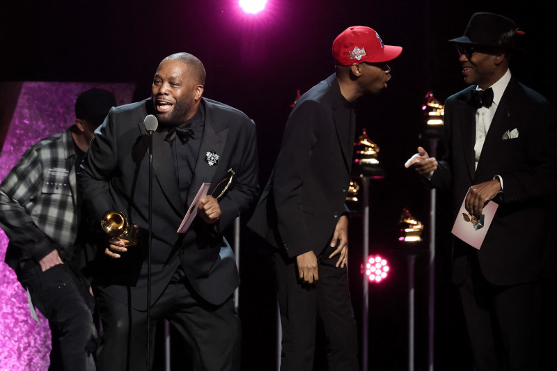 Killer Mike acepta el premio "Mejor Canción de Rap" por "Científicos e Ingenieros".