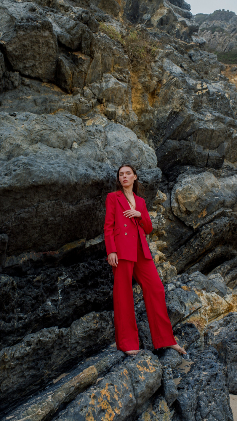 El rojo es un color que favorece a todo el mundo que se atreva a llevarlo.