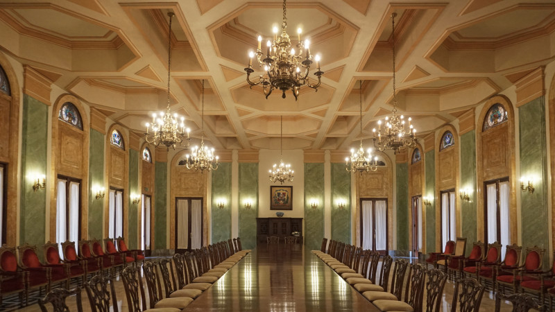 En la primera etapa han sido remodelados los diversos salones de la casa presidencial.