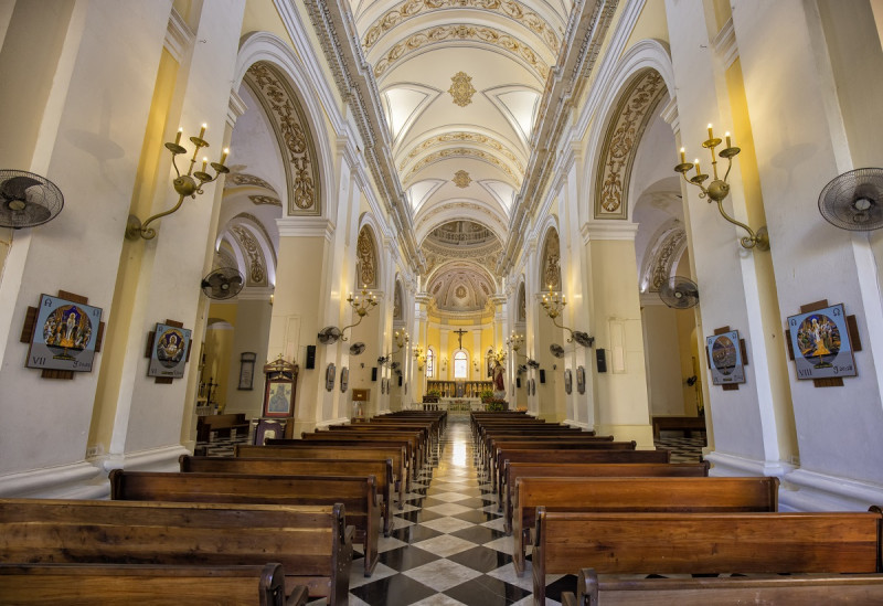 Interior de la Catedral de San Juan Bautista, en el Viejo San Juan, la segunda catedral más antigua de América.