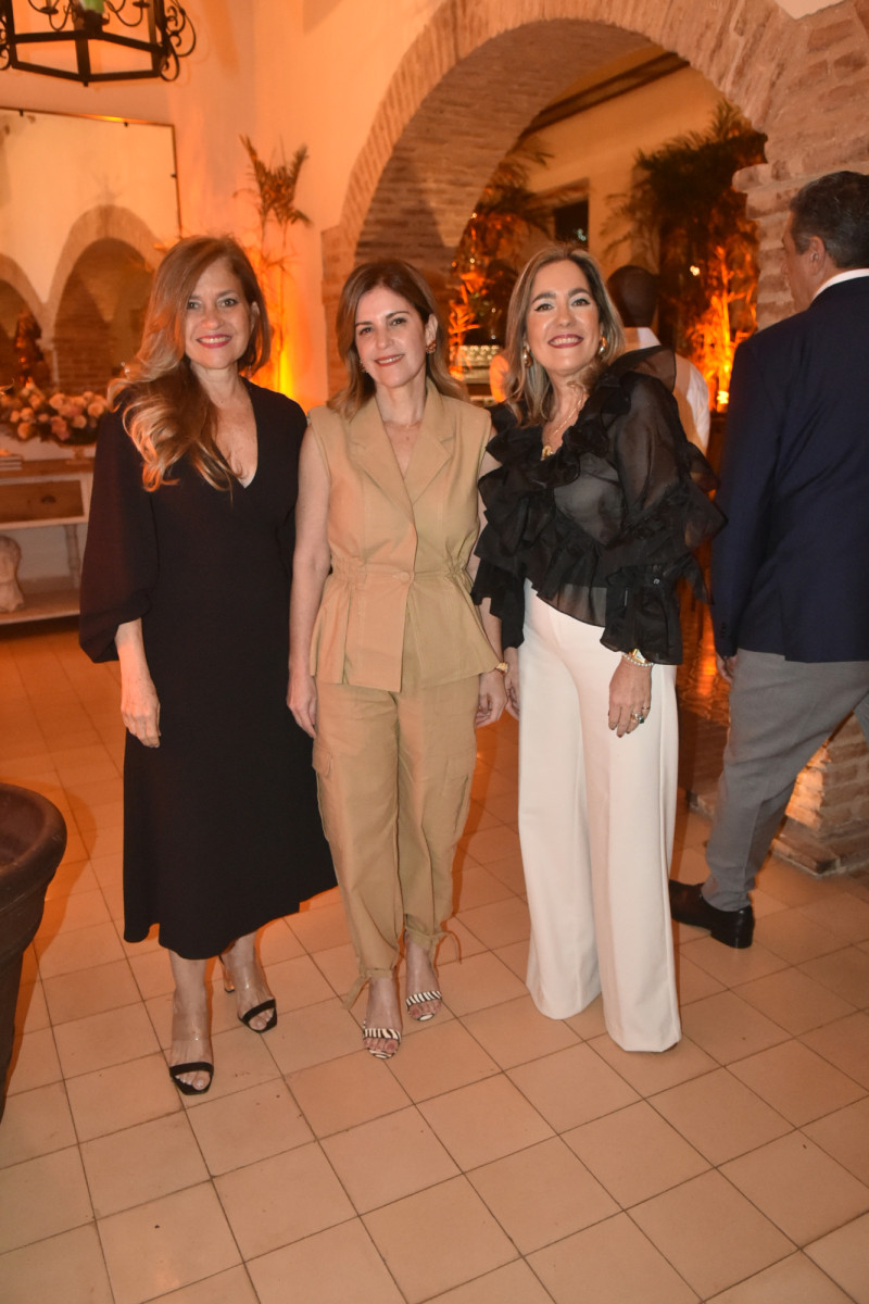 Rosalía Ramírez, Nelly Carías y Tania Hernández Casanova.