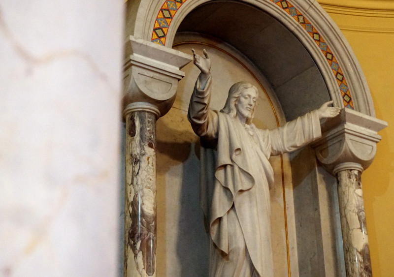 Para construir el Cristo de la capilla se usó mármol de carrara de la cantera del escultor Miguel Ángel.