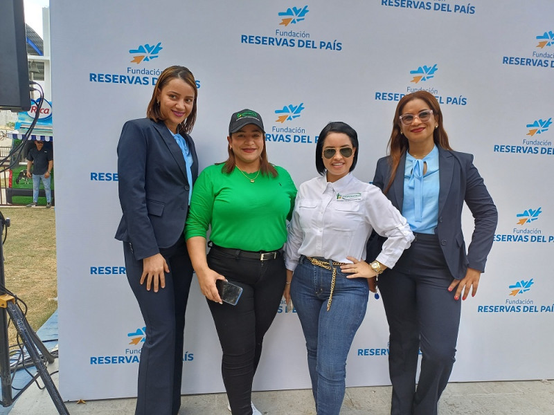Joelina Beltre, Bianca Diaz, Yarisma Figuereo y Mery Herrera.