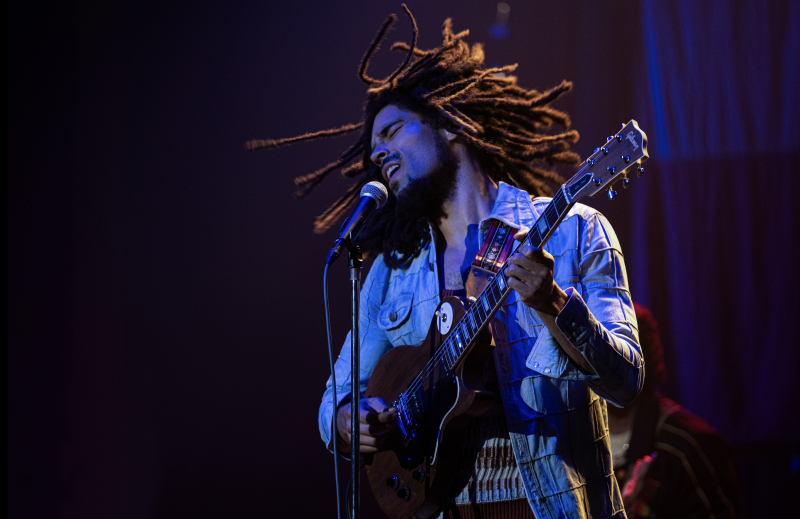 La película "Bob Marley: One Love" está protagonizada por Kingsley Ben-Adir como Bob Marley.
