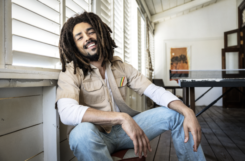 La película "Bob Marley" es protagonizada por Kingsley Ben-Adir como el legendario músico.