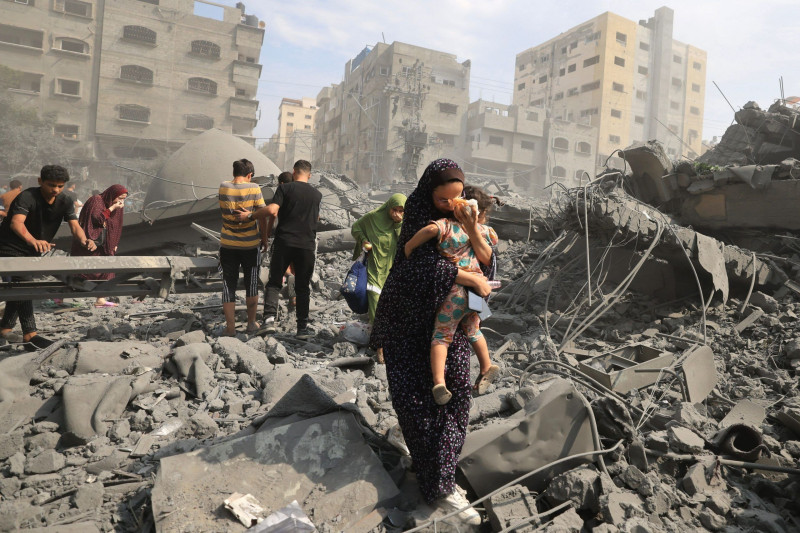 Cerca de 1,4 millones de palestinos malviven en Rafah, localidad fronteriza con Egipto, la mayoría desplazados de otras partes del enclave, bombardeado y asediado por Israel.