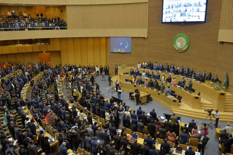Jefes de Estado africanos asisten a la 37ma sesiòn ordinaria de la Asamblea de la Unión Africana en Adís Abeba, Etiopía, 17 de febrero de 2024.