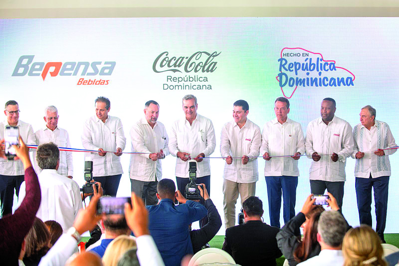 El presidente Luis Abinader encabezó el acto, junto a los ejecutivos de Coca Cola.