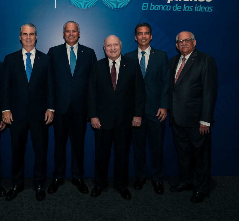 René Grullón, Luis E. Espínola, Rafael A. del Toro, Francisco Ramírez y Ernesto
Izquierdo.