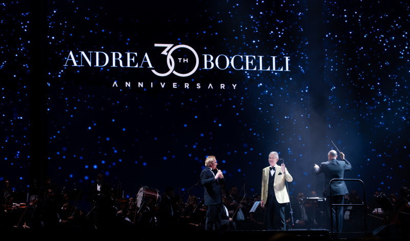 El cantante, escritor y multiinstrumentista italiano Andra Bocelli celebró sus 30 años de carrera con los amantes de su música en República Dominicana.
