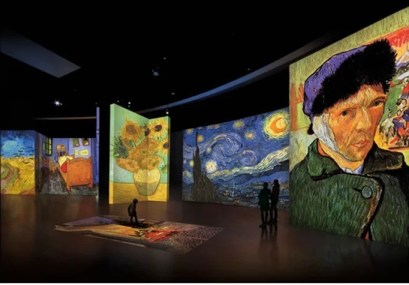 Populares cuadros, proyectados sobre enormes paredes, cobran vida en la inmersa de  Vincent Van Gogh, que se trasladará a Santo Domingo en abril 2024.