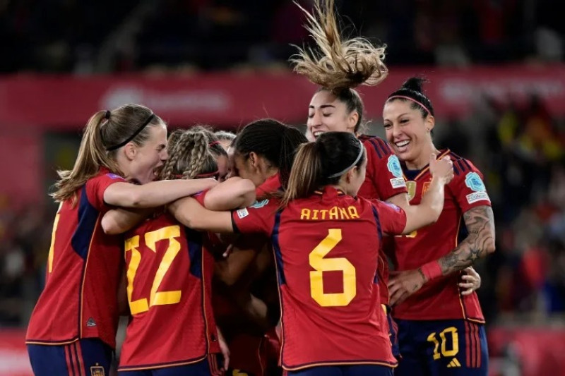 La jugadoras españolas celebran su segundo gol en la final de la Liga de Naciones contra Francia el 28 de febrero de 2024 en Sevilla.