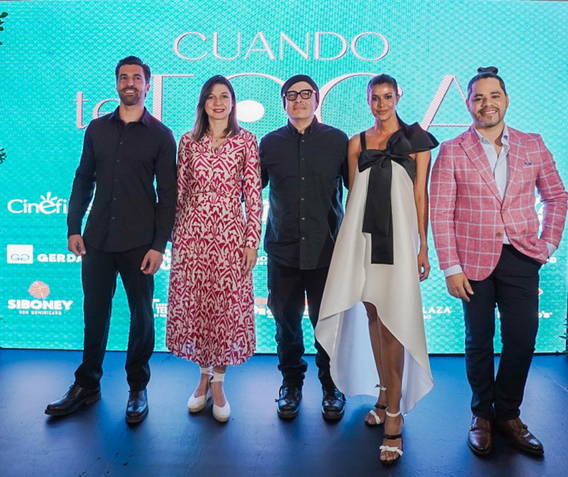 Osvaldo de León, Marianna Vargas, René Bueno, Evelyna Rodríguez y Danilo Reynoso durante la premier de la película "Cuando te toca".