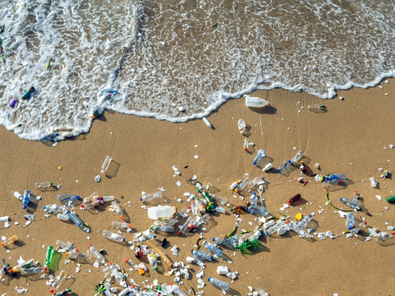 “La contaminación de plástico es un problema ambiental, afecta el ecosistema, tiene impacto en el cambio climático (por las emisiones) pero sobre todo tiene un impacto devastador en la salud humana”, señala Mattila en el Encuentro Verde de Listín Diario.