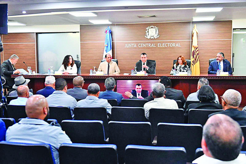 Román Jáquez Liranzo, presidente de la JCE, encabezó la audiencia pública.