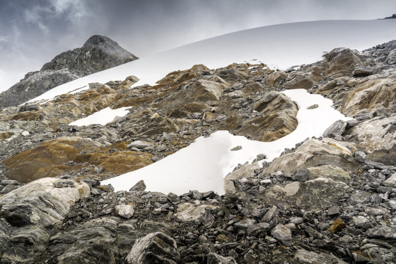 Fotografía de cortesía tomada el 12 de noviembre de 2019 y publicada recientemente por el investigador y documentalista venezolano José Manuel Romero para su primera publicación que muestra una vista del Glaciar Humboldt parcialmente cubierto de nieve, en el Parque Nacional Sierra Nevada de Mérida, Mérida. Estado, en la Cordillera de los Andes en Venezuela.