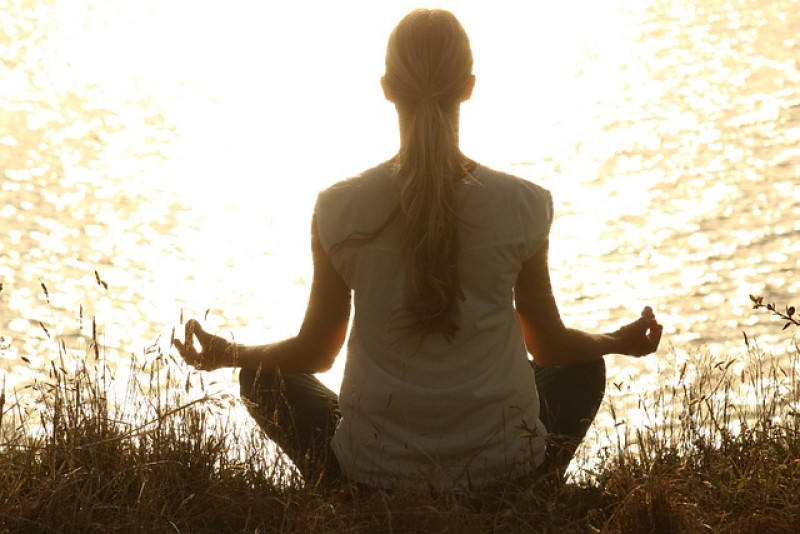 Más meditación resulta en menos medicación.