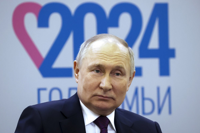 El presidente ruso Vladímir Putin asiste a un foro en la exhibición VDNKh de logros económicos en Moscú, Rusia, el 23 de enero de 2024.