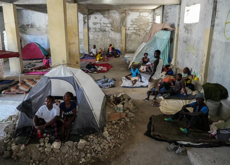 En el corazón de Puerto Príncipe, la capital de Haití, la escalada de violencia se ha convertido en una triste realidad. En menos de dos semanas, esta violencia ha provocado el desplazamiento de 2.500 personas, la mayoría mujeres y niños.
