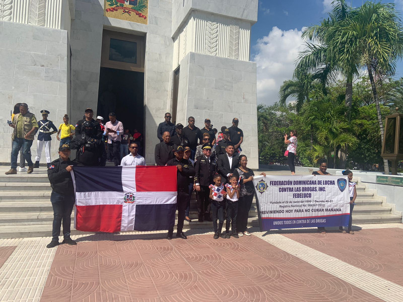 Federación Dominicana de lucha contra las drogas (Fedelucd) tras su ofrenda