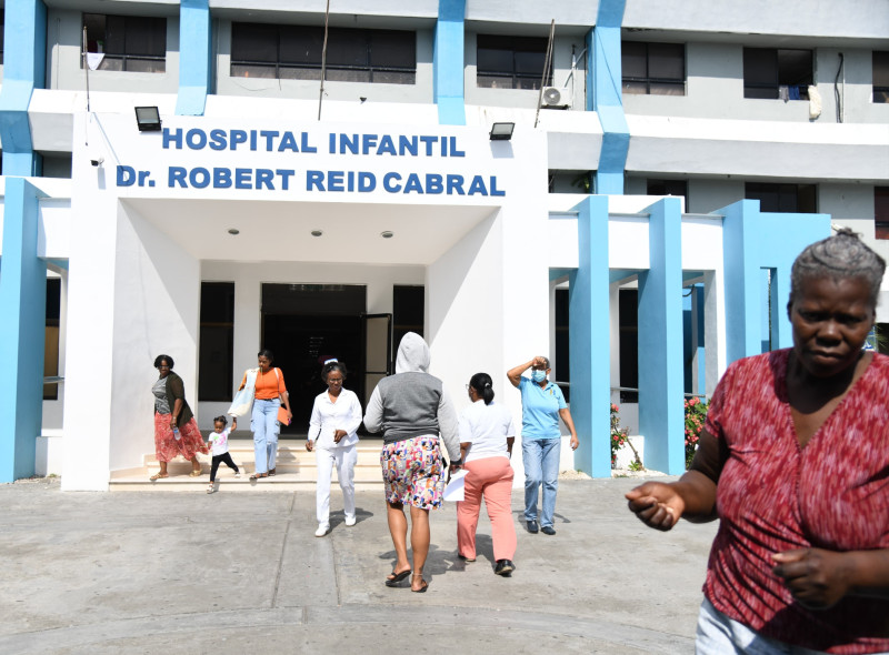 Hospital Robert Reid Cabral, donde son atendidos afectados de incendio en carnaval de Salcedo.