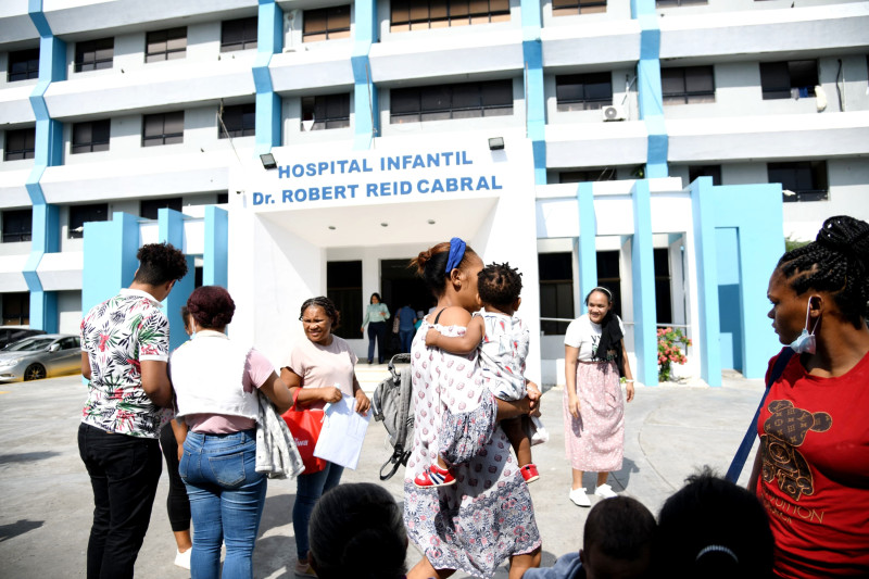 Cuatro menores de edad reciben asistencia en la unidad de quemados del hospital infantil Robert Reid Cabral.