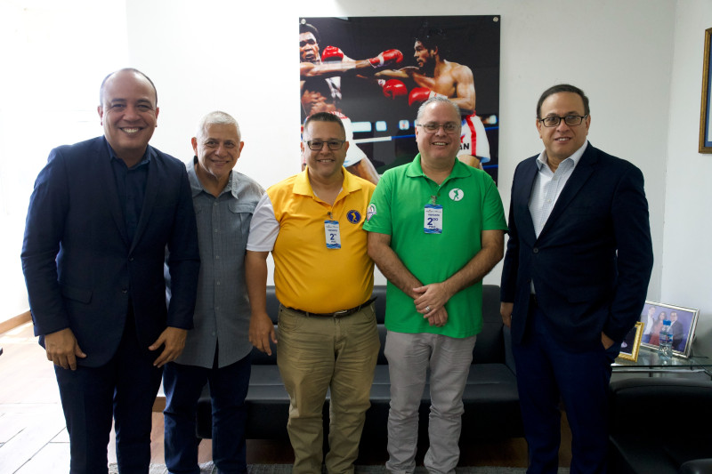 De izquierda a derecha figura Eric Ponton, David Salayandía, Miguel Hernández, Ramòn Ruíz y Eric Ponton.