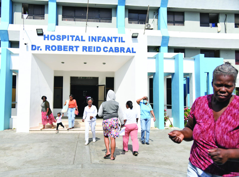En el Hospital Infantil Robert Reid Cabral hay cuatro adolescentes bajo tratamiento por quemaduras.