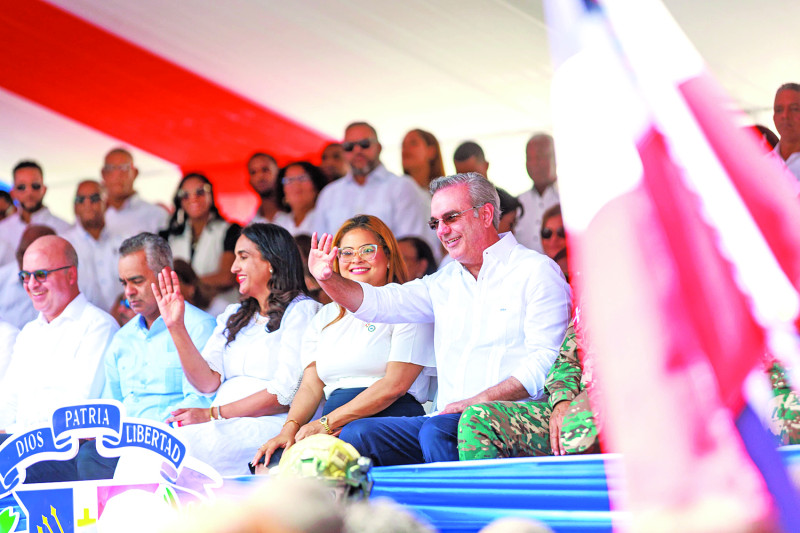 El presidente Luis Abinader encabezó desfile de  Batalla del 19 de Marzo, en Azua..