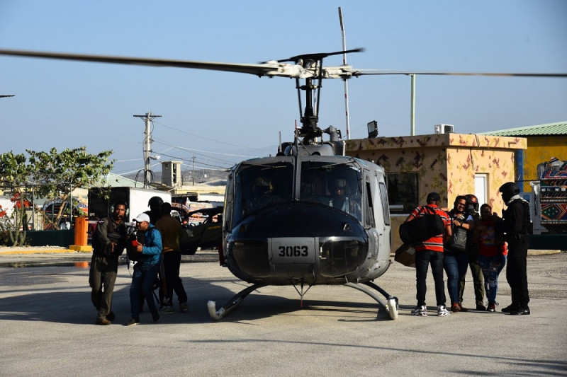 El helicoptero aterrizó en el helipuerto de la Fuerza de Tarea Conjunta e Interagencial de Jimaní, provincia Independencia