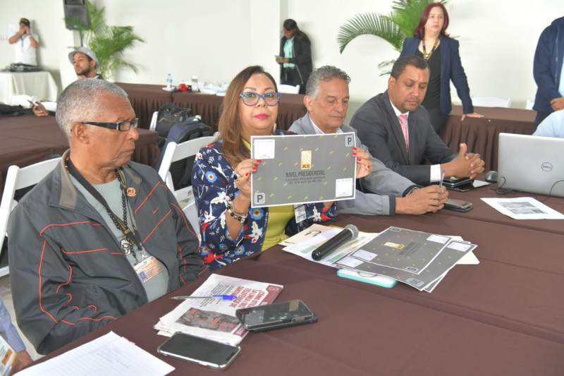 Belkis Castillo, subdirectora de Elecciones de la JCE, encabezó la reunión.