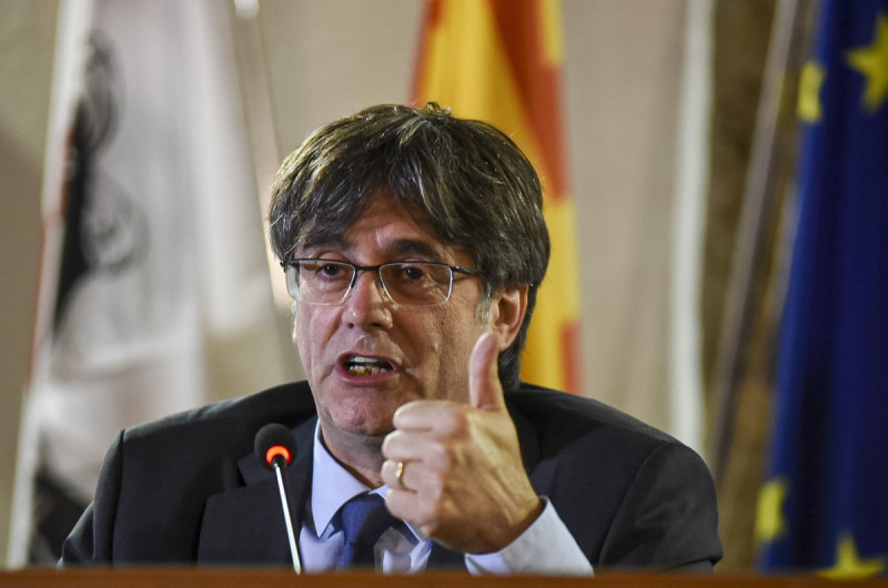 El expresidente catalán Carles Puigdemont habla durante una conferencia de prensa en Alguer, en Cerdeña, Italia, el 4 de octubre de 2021.