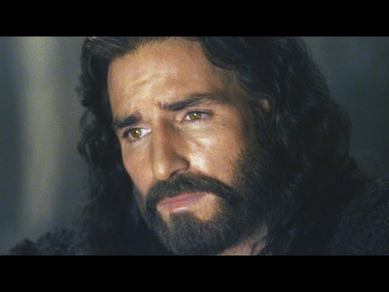 El actor Jim Caviezel interpreta a Jesús de Nazaret en "La pasión de Cristo", disponible en Apple TV.
