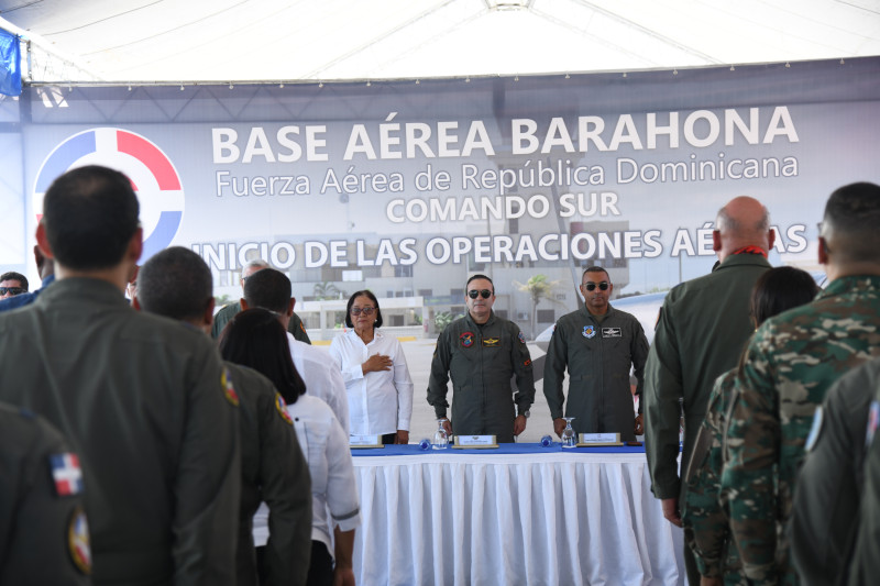 El comandante general de la Fuerza Aéra de la República Dominicana, Carlos Ramón Febrillet, encabeza el acto del inicio de las operaciones aéreas del Comando Sur con asiento en Barahona.