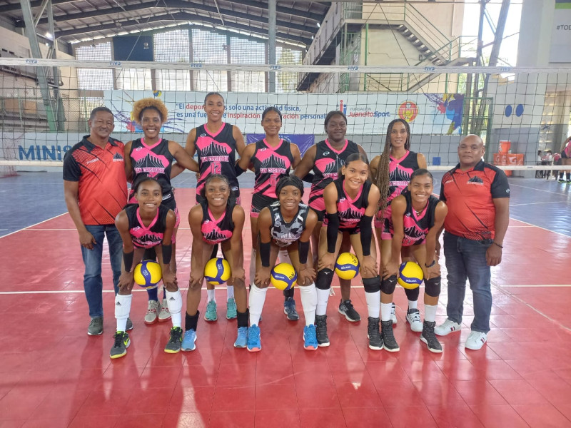 Integrantes del equipo femenino de San Cristóbal, campeón de la Copa de Campeones de la edición del pasado año.
