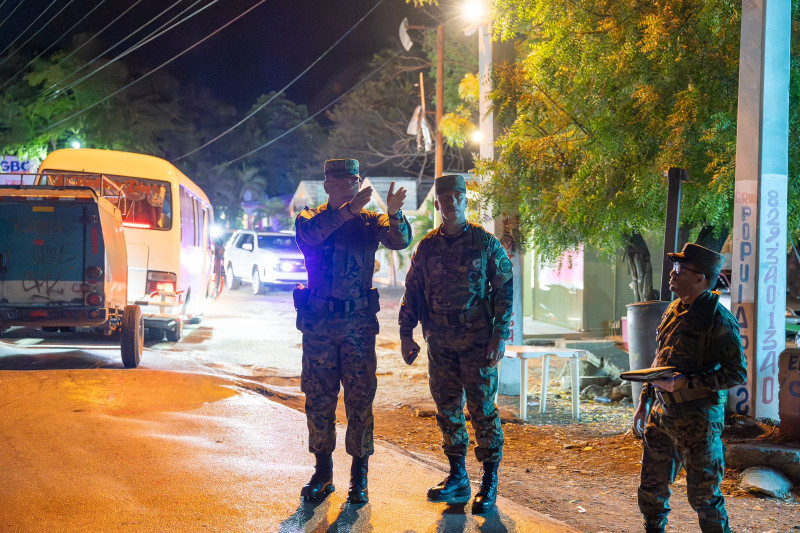 El Mayor General Fernández Onofre visitó alrededor de 21 unidades militares entre puestos de chequeo, destacamentos y fortalezas comprendidos desde Azua hasta Jimaní