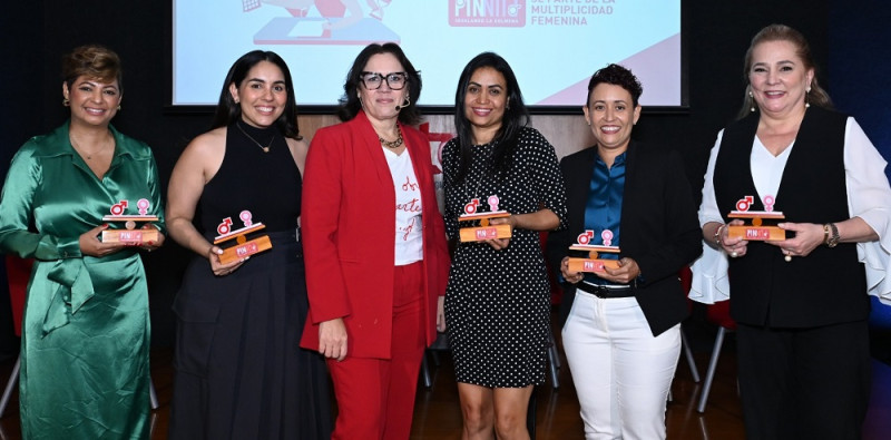 El conversatorio “Mujer, ¿cómo lo haces?”, fue realizado por el Instituto Tecnológico de Santo Domingo (Iintec) como parte de la conmemoración del Día de la Mujer.