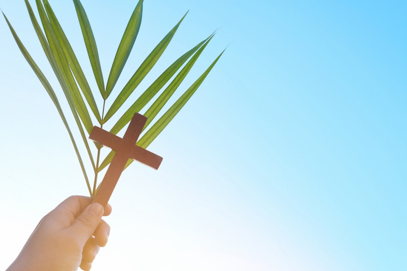 En muchas iglesias el Domingo de Ramos se asocia a la bendición y procesión de palmas.