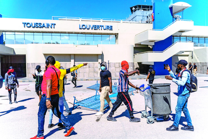 Las bandas armadas siembran el terror en Puerto Príncipe, incluido el principal aeropuerto internacional del país.