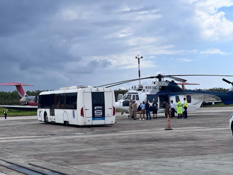 Fotografía muestra helicóptero que evacua ciudadanos de Estados Unidos en territorio haitiano.