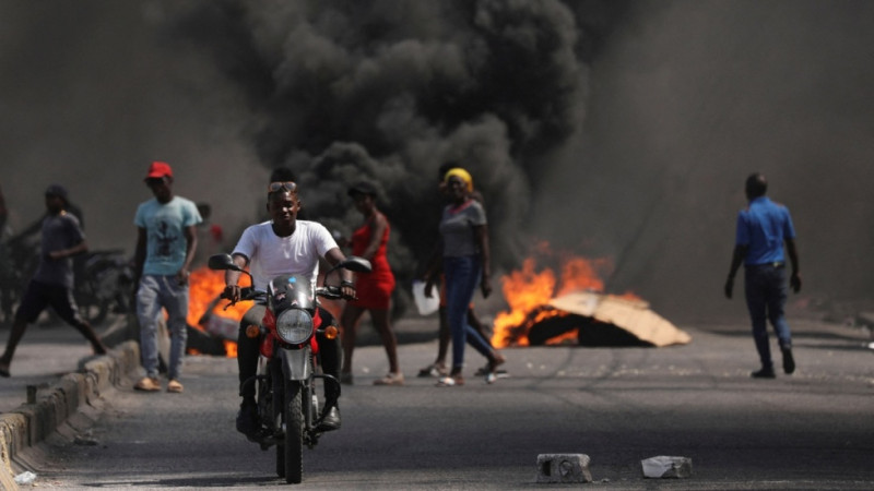 La violencia callejera es una constante en la capital, Puerto Príncipe.