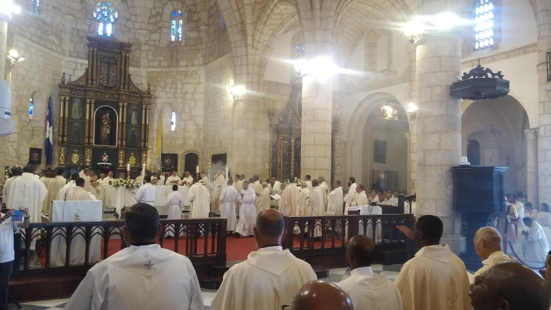 Misa crismal en la Catedral de la Primera de América