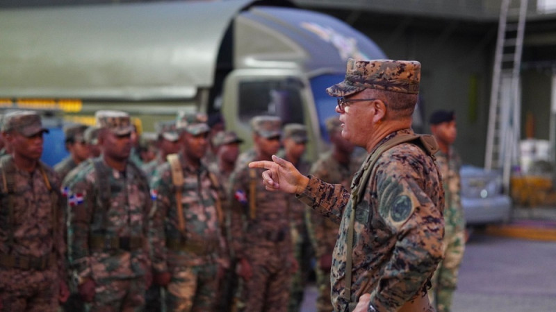 El comandante General del Ejército, Mayor General Carlos Antonio Fernández Onofre realizó un recorrido por las unidades militares que sobreguardan la frontera