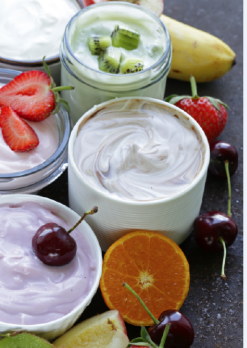 Yogurt y frutas para una dieta balanceada