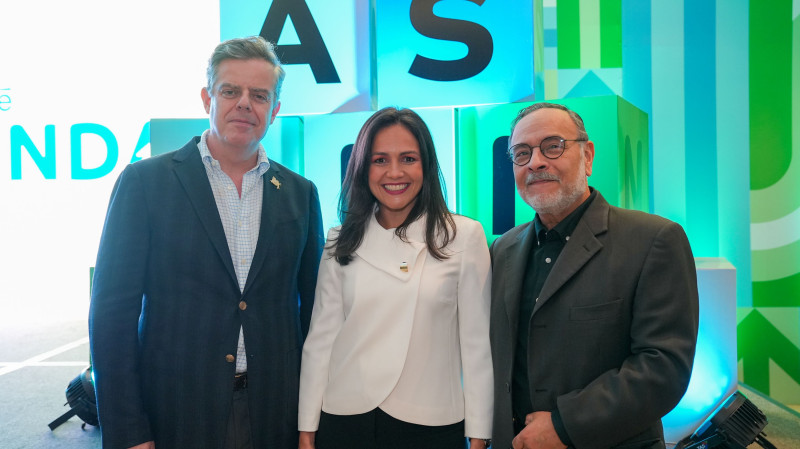 Pablo Wiechers Paula Fuentes  y José Saveedra.