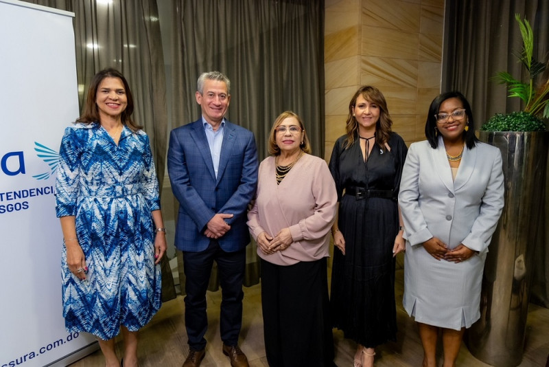 Gina Jiménez, Jean García, Mirna Pimentel, Ivelisse Muñoz y Neyelyn Delgado.