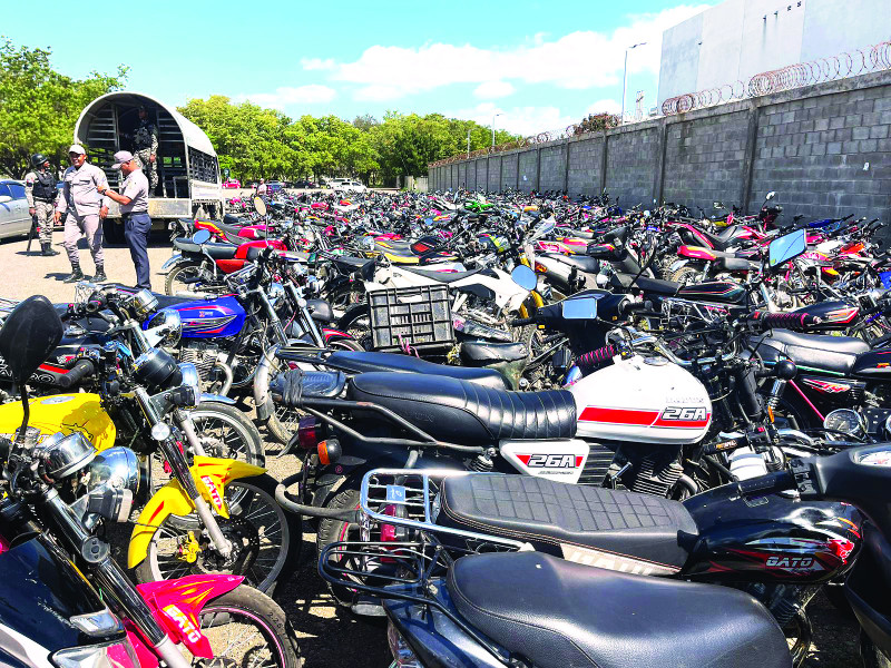 Cientos motocicletas fueron incautadas a sus propietarios por cometer violaciones a la ley de tránsito durante la Semana Santa.